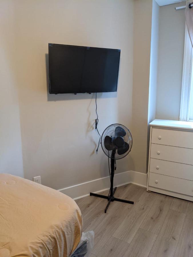 Toronto Furnished Living Rooms Exterior photo
