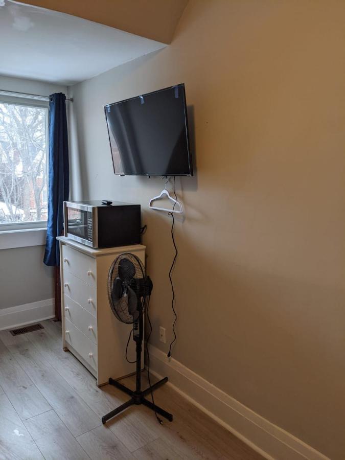 Toronto Furnished Living Rooms Exterior photo
